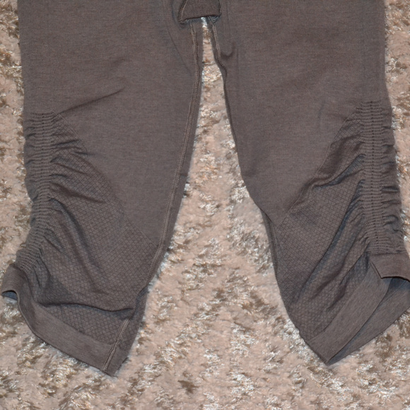 Lululemon 4/6 In the Flow Capri Ruched Leggings - Picture 4 of 7